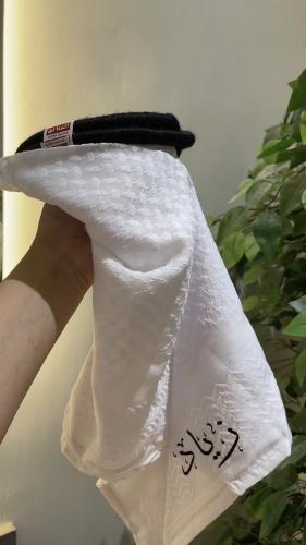 شماغ بالاسم مع العقال