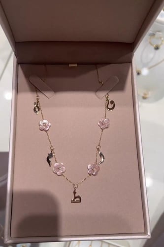 سلسال الأحرف بتصميم أنيق