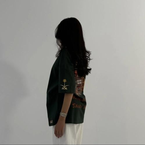 تيشيرت اليوم الوطني بتصميم الماضي والحاضر-