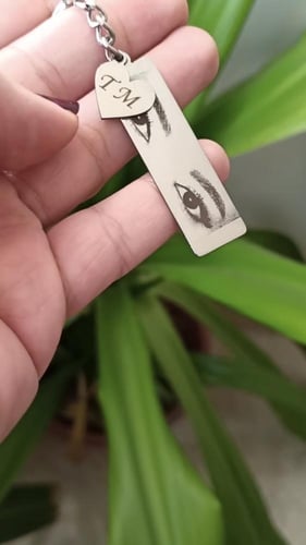 سلسال بحفر وطباعه صوره عيون وعبارتك الخاصه