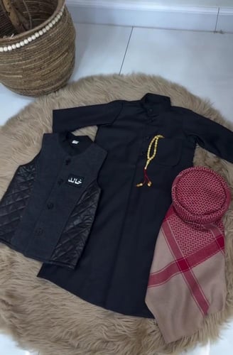 بكج طقم الأطفال بالإسم /سديري _ثوب _شال_سبحةبكج طق...