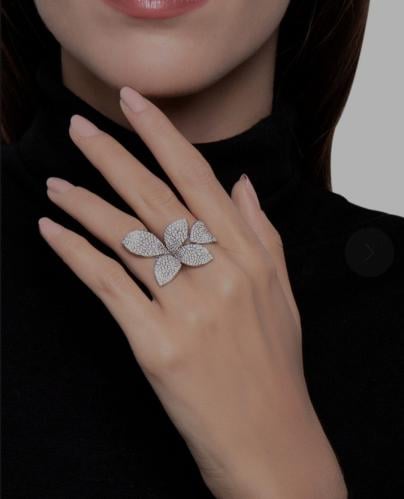 خاتم بتصميم زهرة مفتوحة