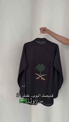 قميص لينن بتطريز سيفين ونخلة