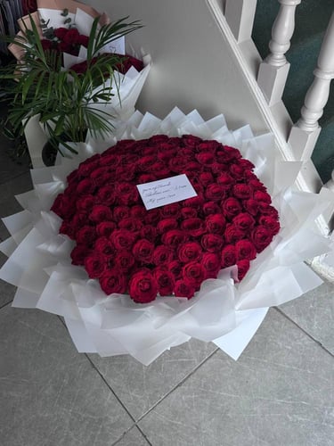 باقة 100 وردة حمراء