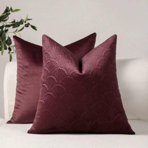 كيس مخدة مخمل باللون البرقندي