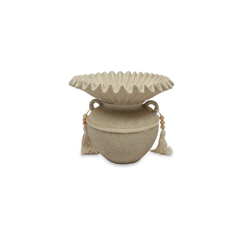 Decorative wavy serving plate with a decorated base – an elegant touch for the hospitality table