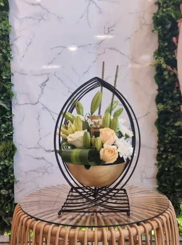 Flowers Gift & Oud هدية الورد & العود