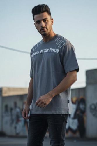 تيشيرت Over-sized قطن فاخر بقصة واسعة