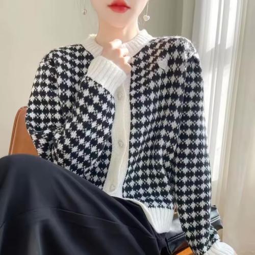 معطف نسائي محبوك