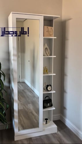 دولاب عبايات أبيض عصري