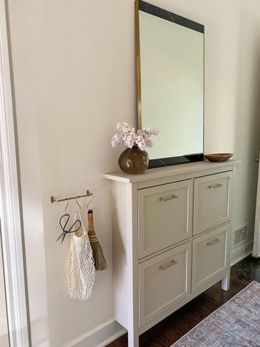 جزامة بخزانة احذية انيقه