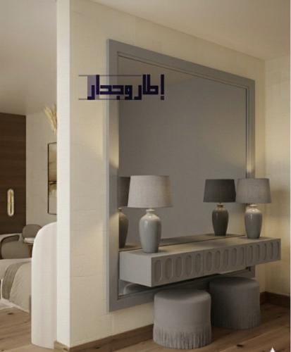ديكور جداري رصاصي