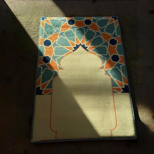 مجموعة 3 سجادات صلاة حذو