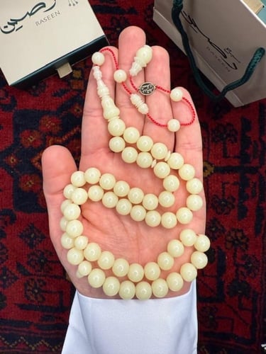 سبحة ضومنة لون لؤلؤي