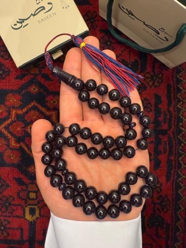 سبحة زعفرانية برائحة لون حرباء