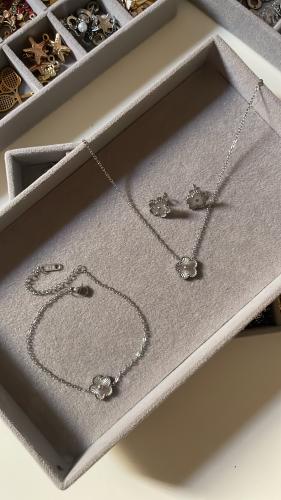 فان كليف فضي