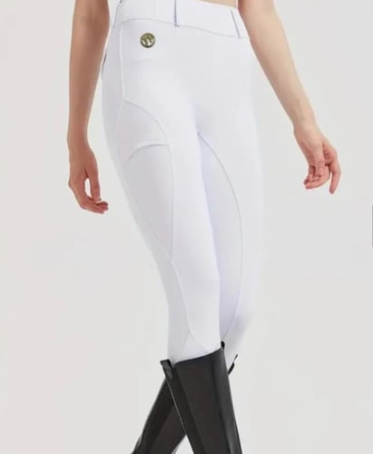 طقم البطولات ابيض