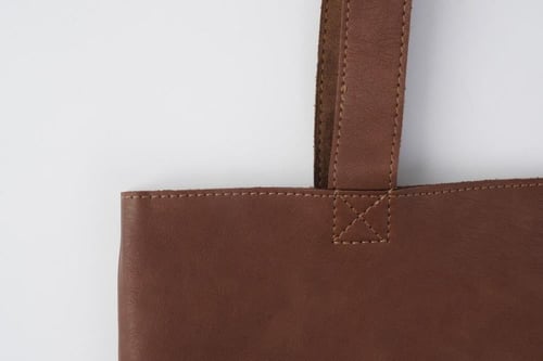 عسير حقيبة جلد - بني