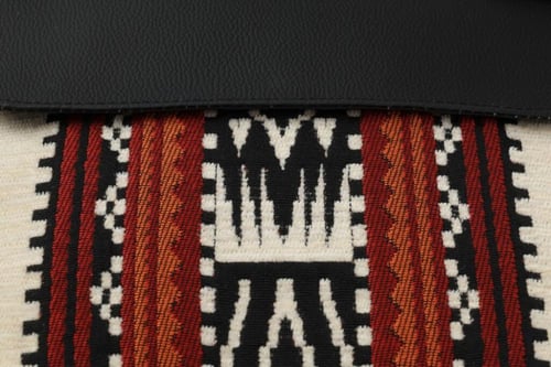 حقيبة لابتوب تراثية – السدو الأنيق