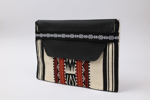 حقيبة لابتوب تراثية – السدو الأنيق