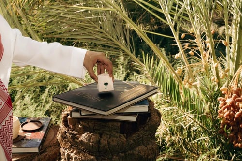 ثقالة ورق | أمجاد