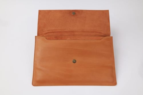 حقيبة ايباد | الرمال | اللون الجملي