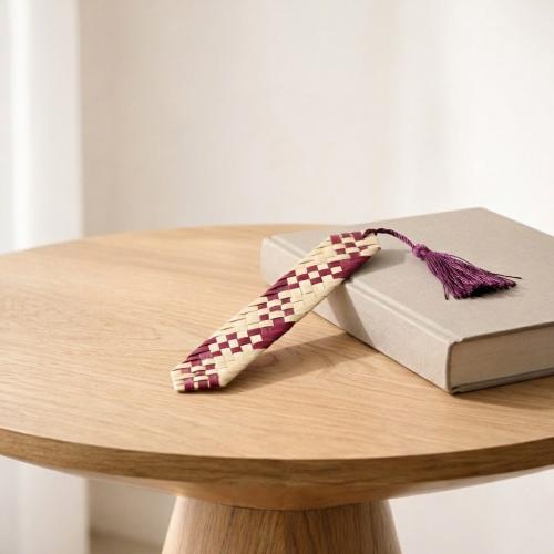 فاصل كتب السعف | بنفسجي