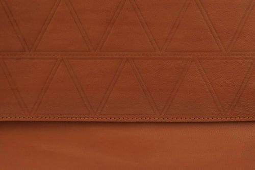 حقيبة ايباد | الرمال | اللون الجملي