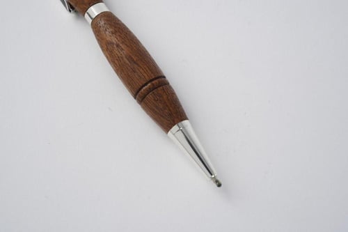 قلم خشبي