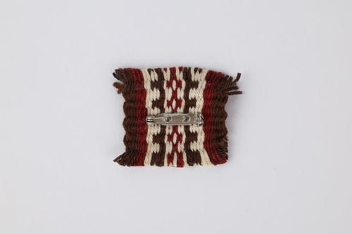 بروش أناقة السدو-اللون الأسود و الأحمر