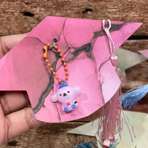 ميدالية متنوعه مع قبعات التخرج