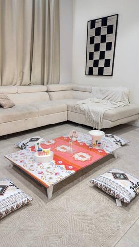 طقم طاولات فخم بسطح زجاج أسود – تصميم عصري يجمع بي...