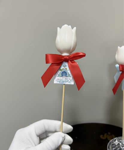 توزيعات ورد الشموع البيضاء