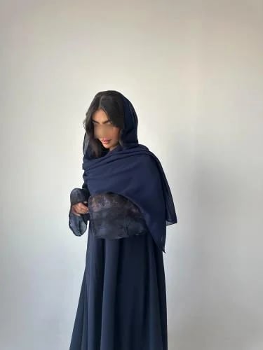 عباية نوف الكحلية كلوش بأكمام مكسرة