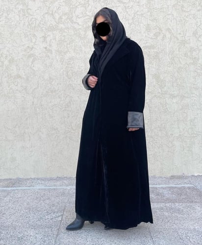 مخمل اسود بياقه