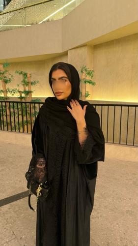 R80 عباية مخمل كوري