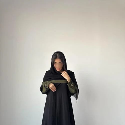عباية نارين السوداء كلوش بتفاصيل زيتية هاند ميد
