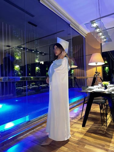 عبايه تخرج ابيض