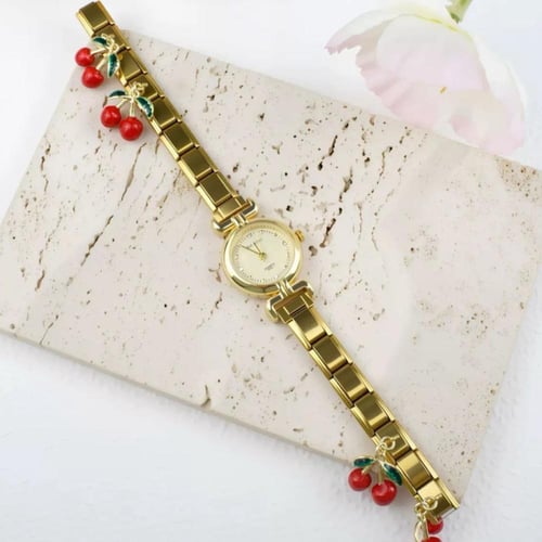 ساعة الكرز الذهبية