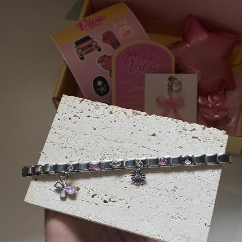 اسوارة فضية بتنسيق بنفسجي