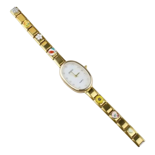 ساعة ذهبية مع التشارمز