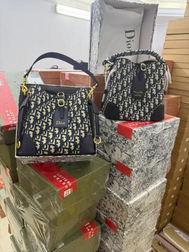 شنط lv وديور وقوتشي