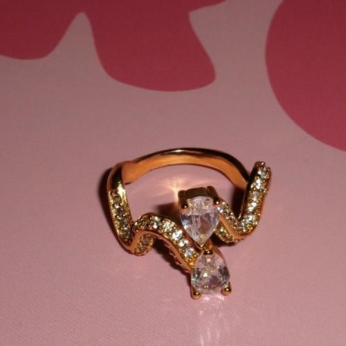 Shiny Wavy Ring with Crystals (Gold) / خاتم مموج لامع مرصع بالكريستالات ذهبي