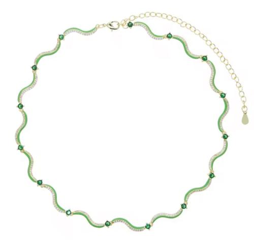 سلسلة اخضر مموج / Wavy Green Necklace