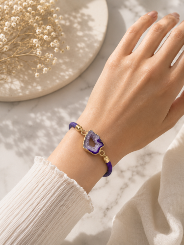 Bracelet with natural amethyst stone
