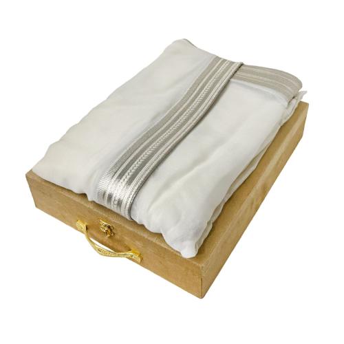 White silver distinguished Bisht