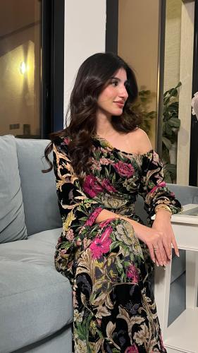 فستان ليالي فلورال أسود مطرّز