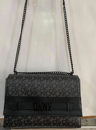 شنطه دكني متوسطه لون اسود سقنتشر