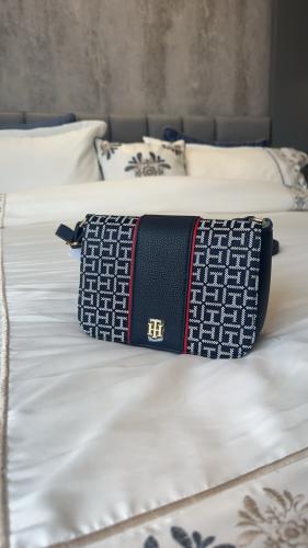 شنطه تومي اليوميه