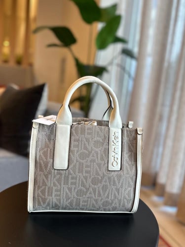 شنطه كيلفن كلاين حجم وسط